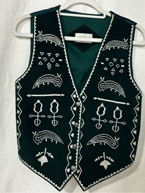 Vintage Native American Pictograph Green leather Vest w/western art. Size M.